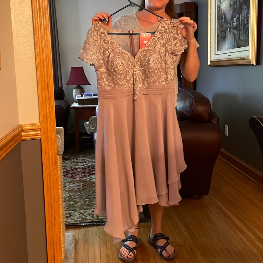 Fun, semi formal, flowy mauve dress! NWT